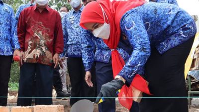 Walikota Eva Dwiana Lakukan Peletakan Batu Pertama Pembangunan Masjid di Kemiling