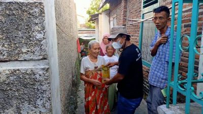 KNPI Bandarlampung Bagikan Minyak Goreng di Kecamatan Enggal