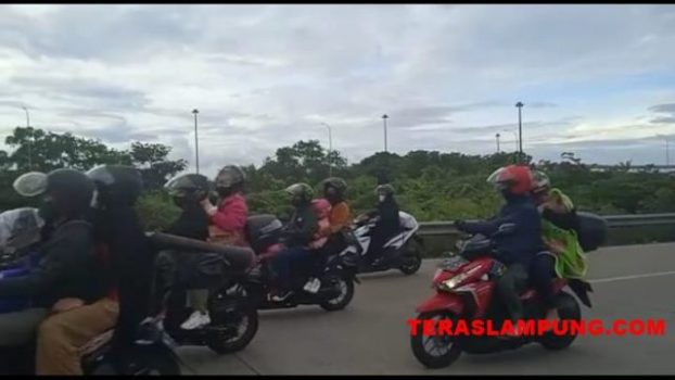 Jumat Pagi, Ribuan Pemudik Bersepeda Motor Penuhi Pelabuhan Bakauheni