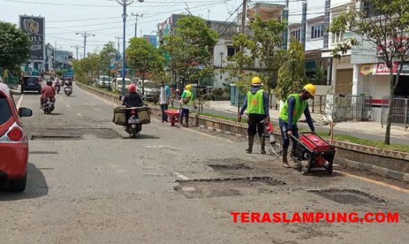 Jelang Lebaran, BPJN Lampung Perbaiki Jalan di Lampung Utara