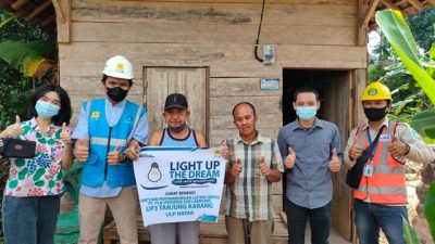 ‘Light Up The Dream’, Wujudkan Mimpi Warga Kurang Mampu Miliki Listrik Secara Gratis