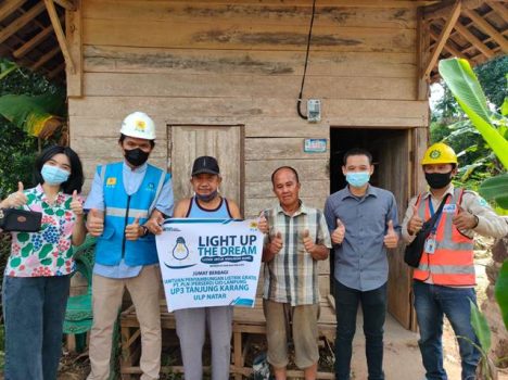 ‘Light Up The Dream’, Wujudkan Mimpi Warga Kurang Mampu Miliki Listrik Secara Gratis