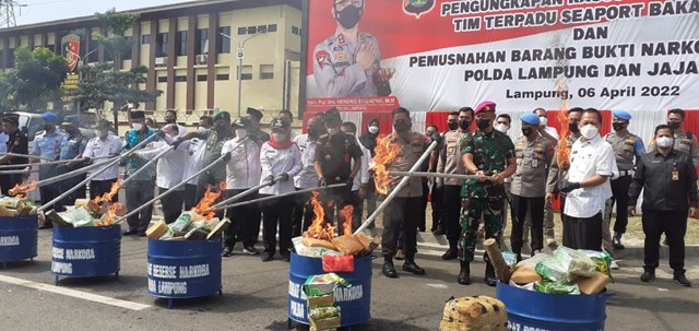 Polda Lampung Musnahkan 181 Kg Sabu dan 156 Ganja