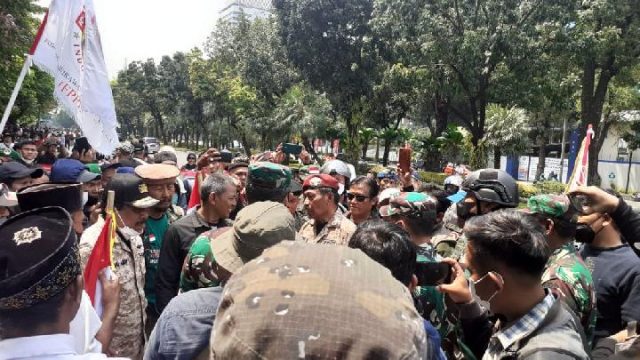 Ingin Ikut Demo BEM SI, Ratusan Purnawirawan Berkumpul di Patung Kuda