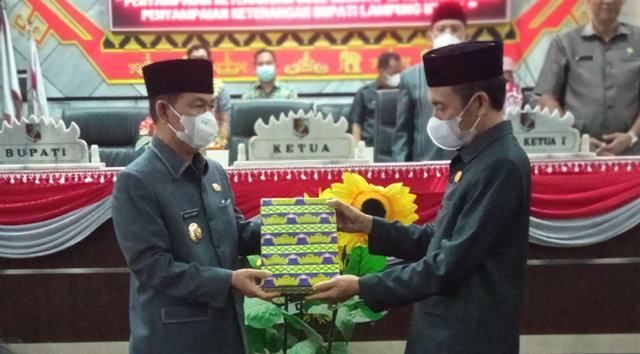 Bupati Lampura Sampaikan Dua Raperda ke Legislatif