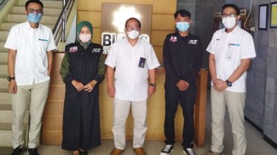 Zakat Profesi Karyawan, Bulog Lampung Serahkan Paket Sembako Melalui ACT