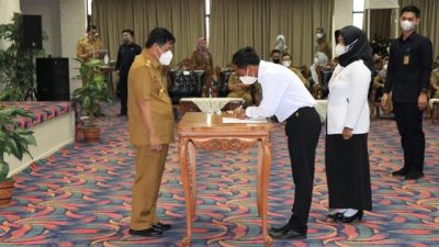 Gubernur Lampung Serahkan SK PPPK Guru Tahap I dan II