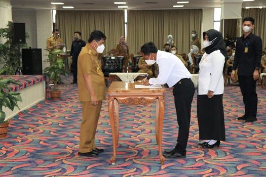 Gubernur Lampung Serahkan SK PPPK Guru Tahap I dan II