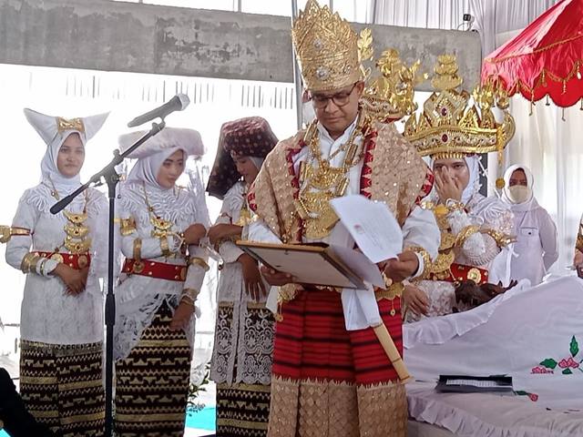 Anies Baswedan Terima Gelar Adat Tuan Penata Negarou dari Marga Pak Lampung