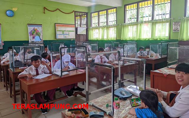 Pantau PTM 100 Persen di Bandarlampung, Walikota Eva Dwiana Ingatkan Para Guru Waspadai Hepatitis Akut