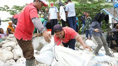 Atasi Banjir, Ganjar akan Audit Bangunan di Kawasan Pesisir