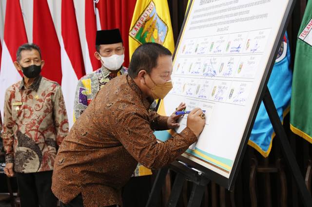 Gubernur dan Bupati – Walikota Se-Lampung Tandatangani Pakta Integritas Barang Milik Daerah dan Deklarasi Pendidikan Anti Korupsi