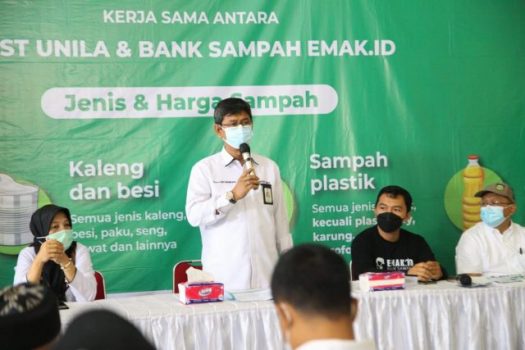 TPST Unila Gandeng emak.id Ajak Warga Sekitar Peduli Sampah