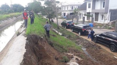 Tanggul Jebol, Pemkot Metro dan Jajaran Lakukan Penimbunan