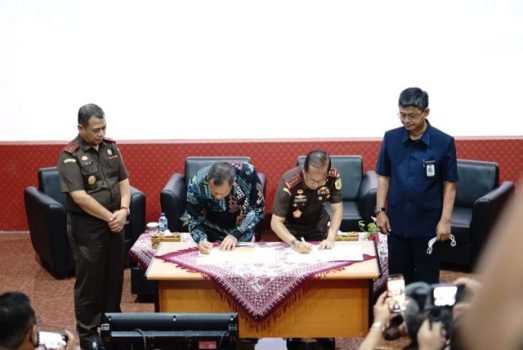 FH Unila dan Badan Diklat Kejaksaan RI Tanda Tangani Kerja Sama Bidang PSDIH