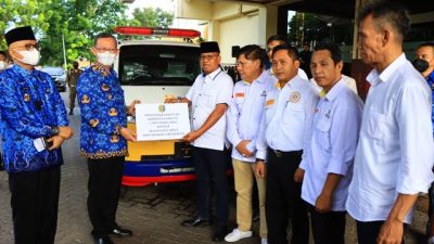 Pemprov Lampung Berikan Ambulans untuk Ikatan Keluarga Masyarakat Pagardewa