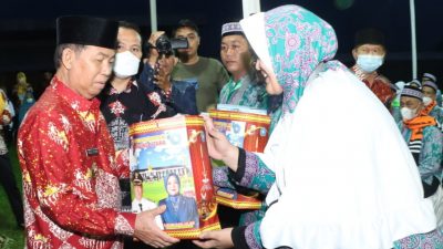Bupati Lampura Lepas 222 Calon Jamaah Haji