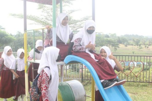 Para Pelajar SDN Kemukus Ketapang Kunjungan ke Kebun Edukasi Lamsel