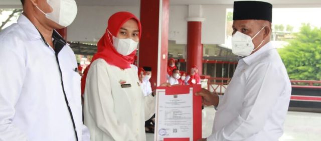 Bupati Lampung Selatan Serahkan SK P3K bagi 347 Guru 