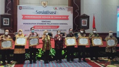 Pemprov Lampung Terima Penghargaan Bidang Pelayanan dari Kemendagri