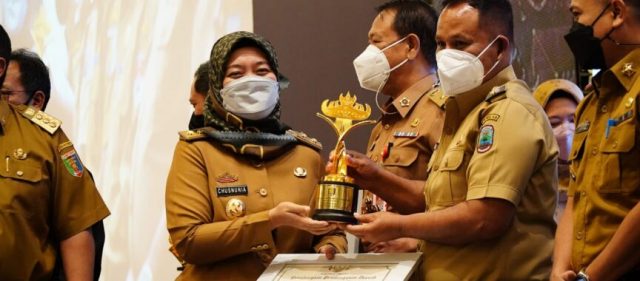 Pemkab Lampung Selatan Raih Terbaik III Penghargaan Pembangunan Daerah Saburai 2022