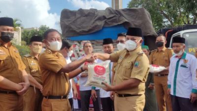 Pemkab Lampung Selatan dan Baznas Salurkan Zakat Fitrah