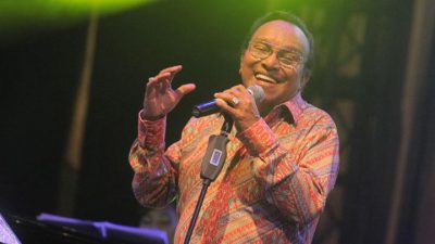 Penyanyi Legendaris Bob Tutupoly Meninggal Dunia