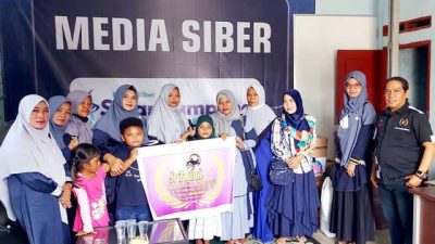 Srikandi UP ZIS Srimenanti Salurkan Bantuan untuk Korban Kebakaran di Kotakarang