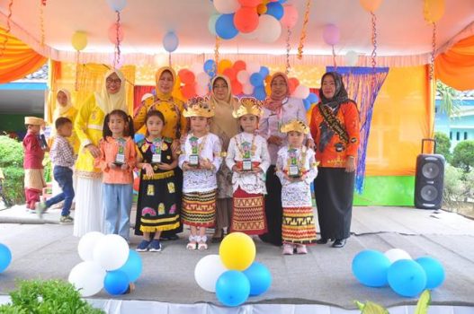 Bunda Paud Lamteng Hadiri Pelepasan Siswa-Siswi TK Pembina Gunungsugih