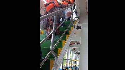 Lima Jam Kandas dan Terdampar, KMP Batumandi Akhirnya Bisa Ditarik