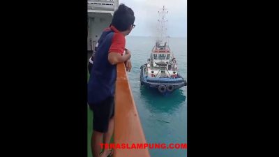 Dua Jam Lebih, Kapal Batumandi Masih Terdampar di Pulau Panjurit