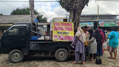Dinas Perdagangan Bandarlampung Uji Coba Jual Minyak Goreng Curah 13 Ribu per Liter