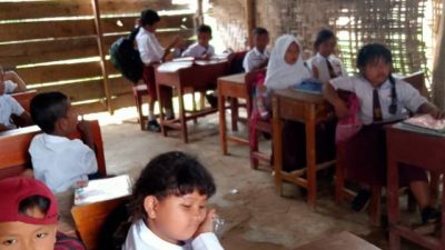 Sekolah Berdinding Geribik, Kasus SDN 1 Handuyangratu Lampung Utara Sejak 2012