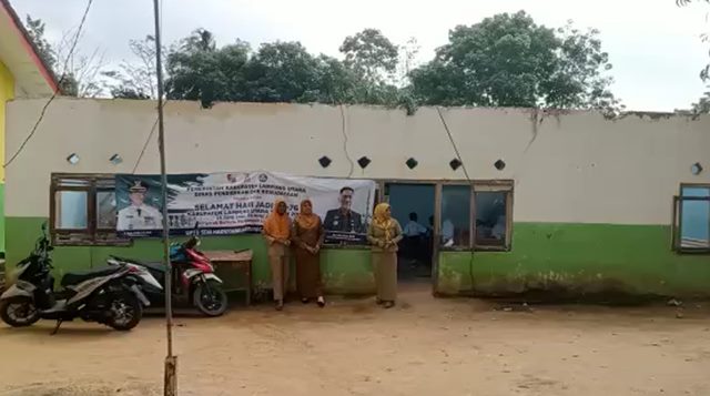 Bangunan lama gedung SDN 1 Handuyanglama beratap langit alias tanpa atap. sumber: lampungtelevisi