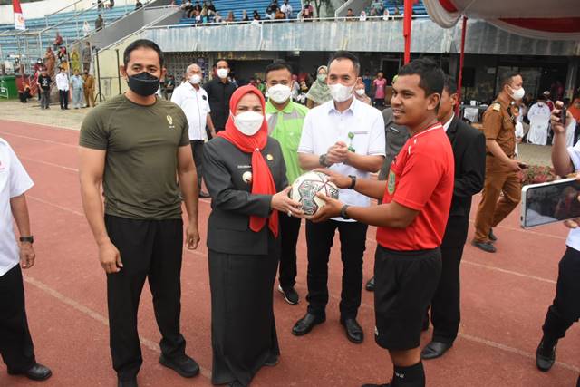 Eva Dwiana Membuka Walikota Cup 2022