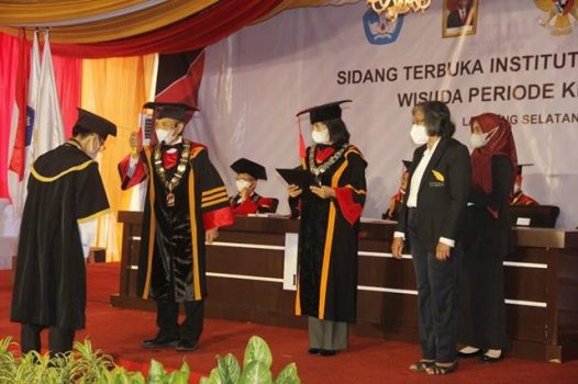 Wisuda 421 Lulusan Rektor Itera Minta Alumni Terus Sebarluaskan Iptek 