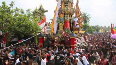 Bupati Lamsel akan Jadikan Upacara Ngaben Massal Sebagai Tradisi Wisata Tahunan