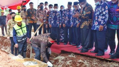 Gubernur Arinal Djunaidi Melakukan Peletakan Batu Pertama Pembangunan Al Kautsar Indoor Sport Center