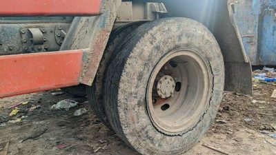 Rata-Rata Ban Belakang Truk Pengangkut Sampah di Bandarlampung Sudah Botak