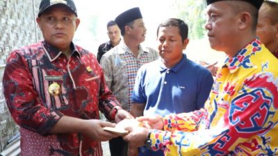Bupati Lamsel Serahkan Bantuan dan Resmikan Bedah Rumah di Ketapang