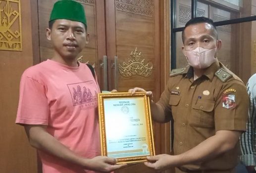 Bupati Lampung Utara Dapat Penghargaan Bupati Terbaik