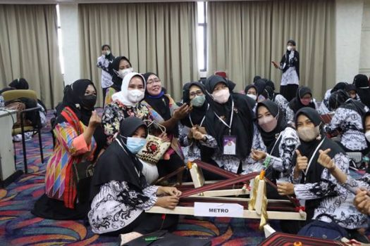 Ketua TP PKK Lampung Tinjau  Pelatihan Membuat Tapis untuk Para Guru