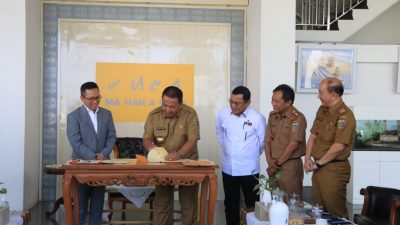 Gubernur Lampung Tandatangani Naskah Hibah Daerah Aplikasi Kartu Petani Berjaya