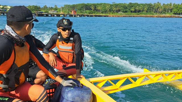 Enam Hari Hilang di Laut, Dua Warga Kota Jawa Pesisir Barat Ditemukan Selamat
