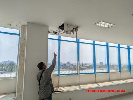 Selain Banyak Plafon Berlubang, Ternyata Beberapa Ruang Gedung Satap Pemkot Bandarlampung Tanpa AC