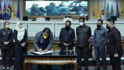 Gubernur dan Ketua DPRD Lampung Tanda Tangani Raperda Pertanggungjawaban Pelaksanaan APBD 2021