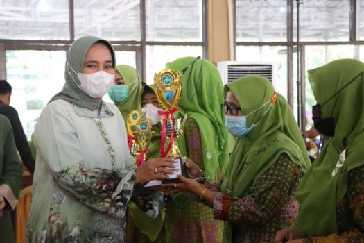 Ketua TP PKK Provinsi Lampung Hadiri Pengajian Akbar Harlah Muslimat NU ke-76 di Way Kanan