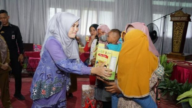 Di Kecamatan Sragi, Bunda Winarni Paparkan Program Gerakan Swasembada Gizi