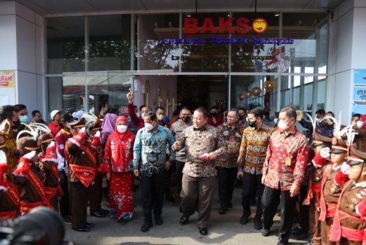 Gubernur Lampung dan Deputi Pendidikan dan Peran Serta Masyarakat KPK Buka Roadshow Bus KPK