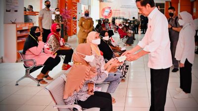 Presiden Pantau Langsung Pembagian BLT BBM di Bandarlampung